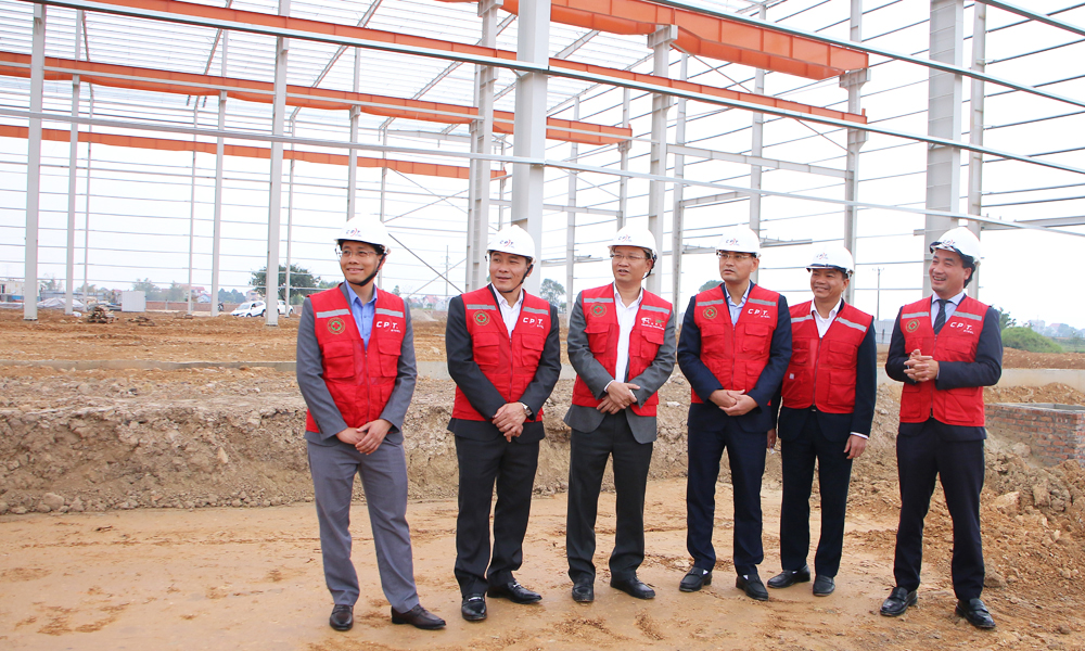 Vice Chairman Pham Van Thinh urges removal of bottlenecks to facilitate investment projects